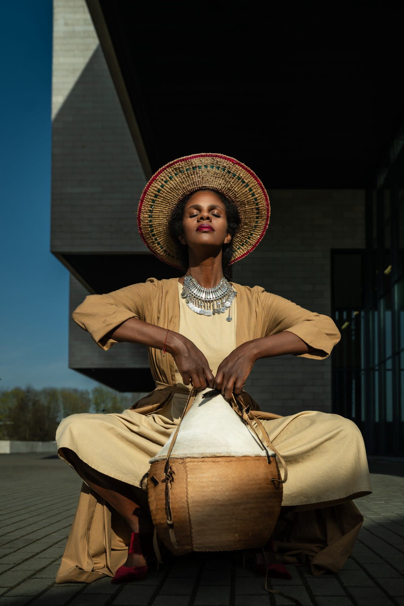 Linen and a straw hat in spring